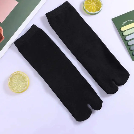 Basic Black Tabi Socks